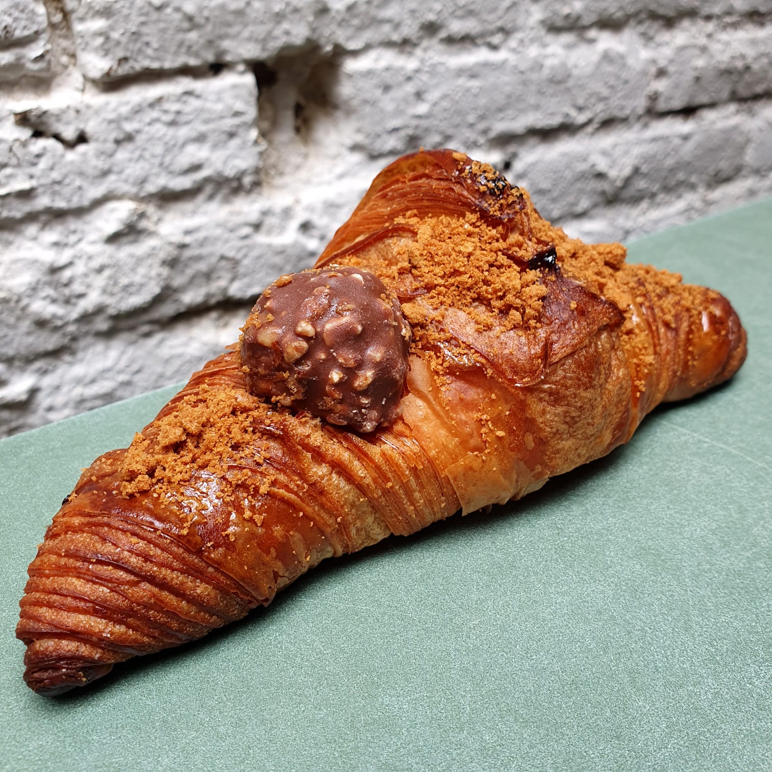 Bollería de mantequilla y trigo bio: Croissant, bollo suizo de leche, donuts