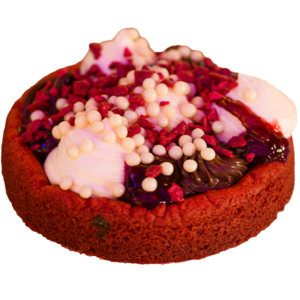 Cookie sabor Red Velvet con crema y virutas de chocolate blanco